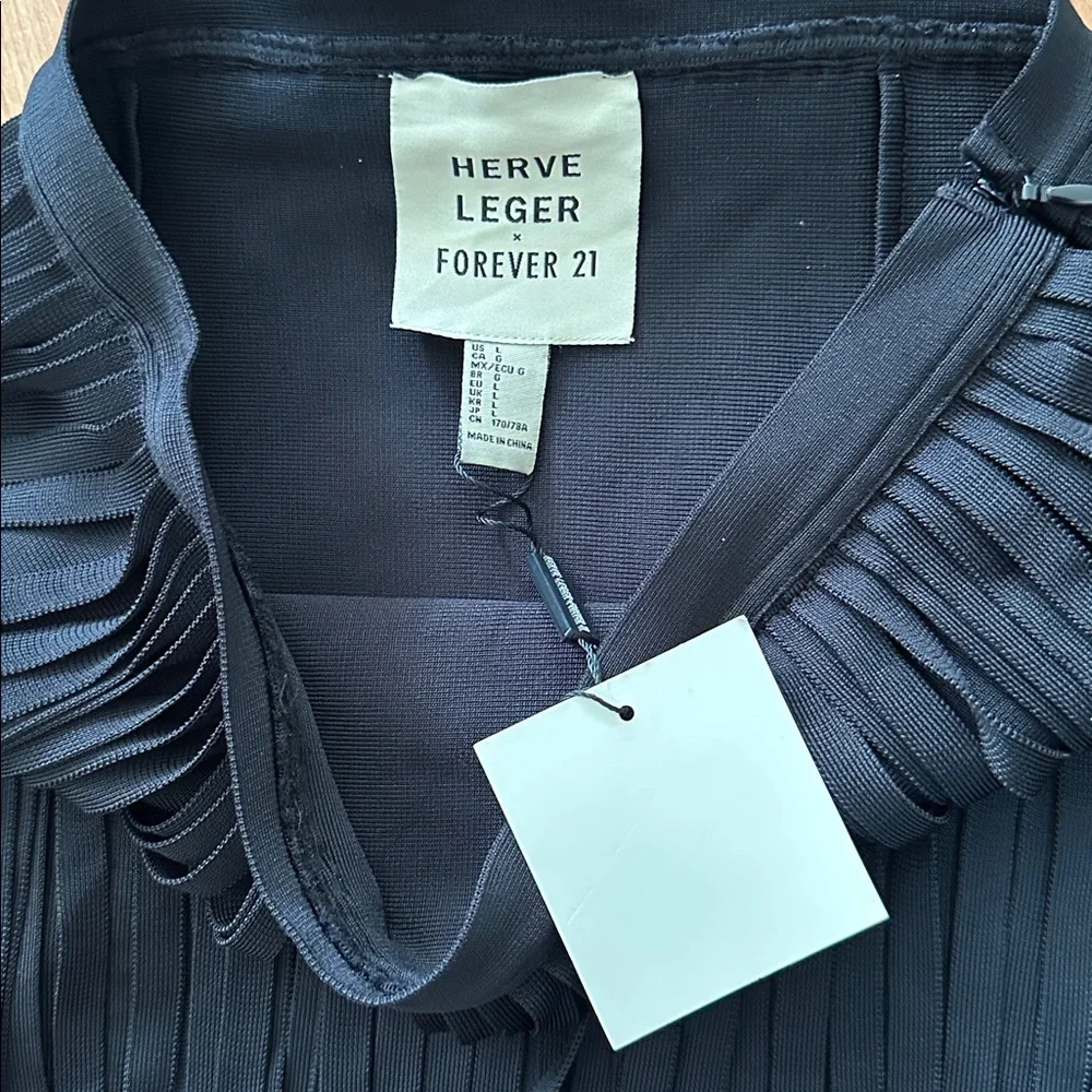 Herve Leger Elegant Black Fringe Skirt Set - Picture 2 of 3